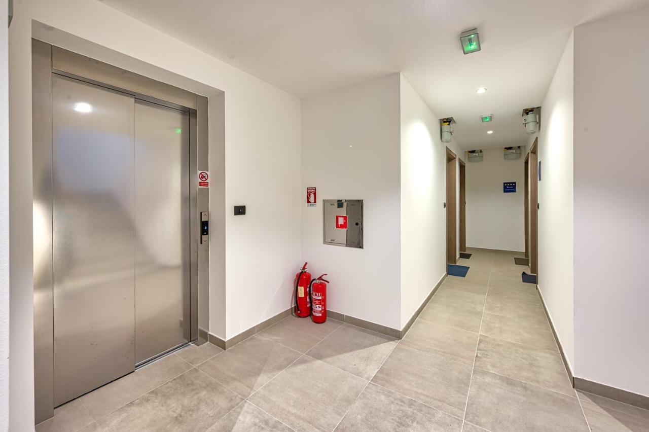 Art Apartment Monvidal Pula Luaran gambar
